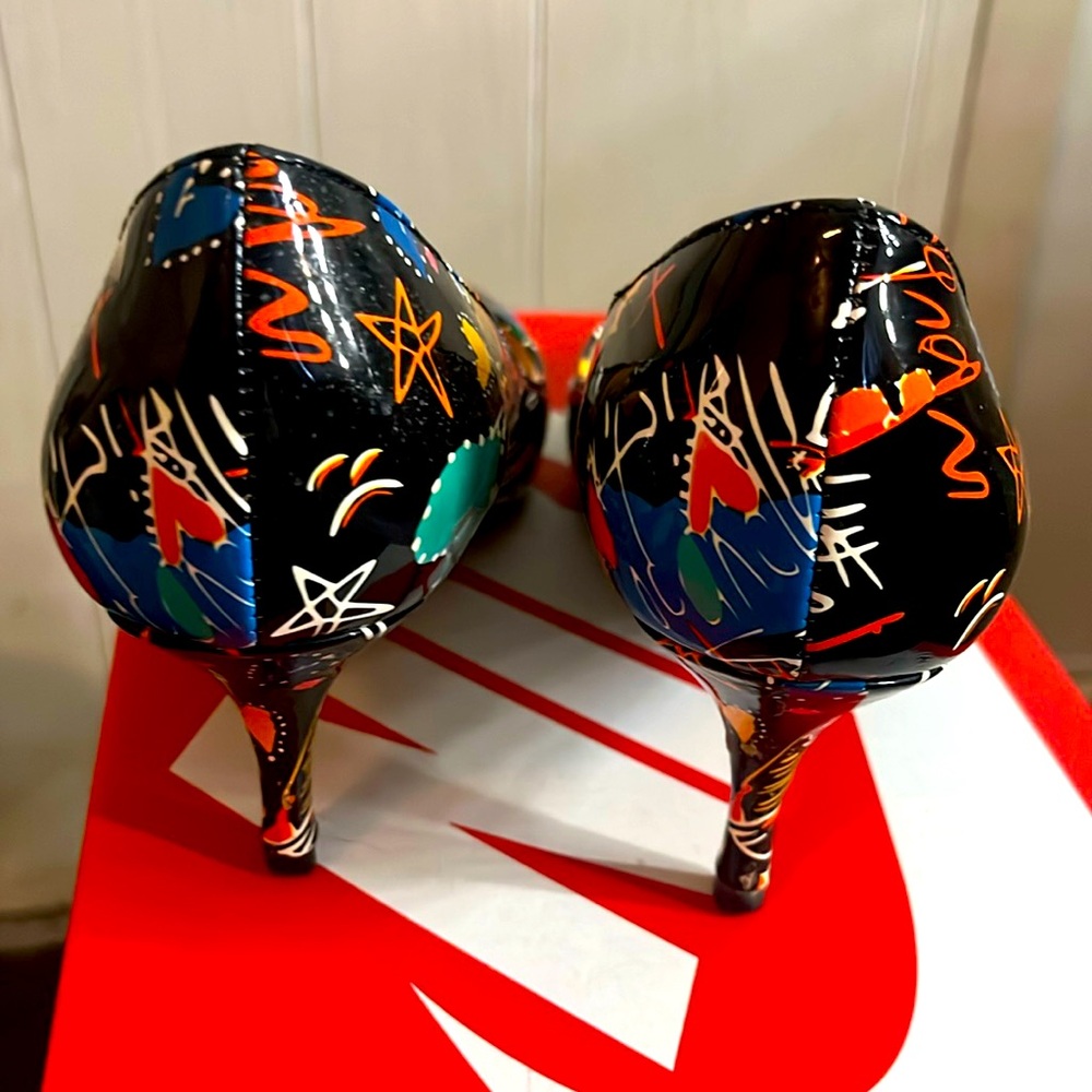 Black small heels with graffiti
